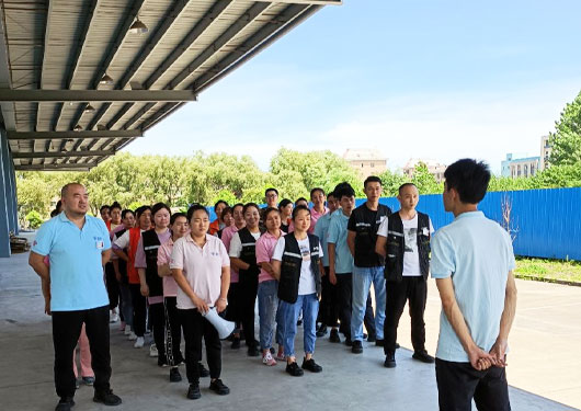 聚氨酯微發(fā)泡塑膠跑道用環(huán)保液體發(fā)泡擴鏈劑與其他助劑的協(xié)同作用研究，旨在構(gòu)建高性能、環(huán)保的跑道體系。